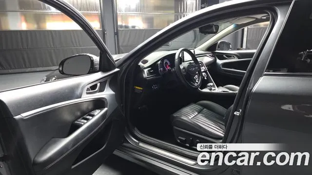 Genesis G70 2019 thumb 10
