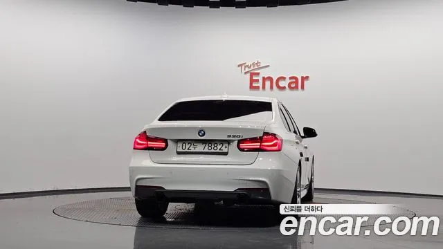 BMW 3-Series 2018 thumb 3