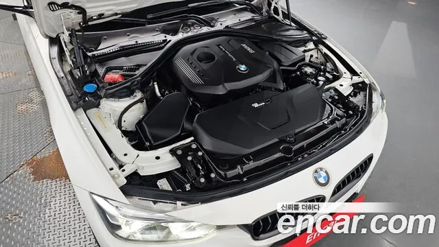 BMW 3-Series 2018 thumb 5