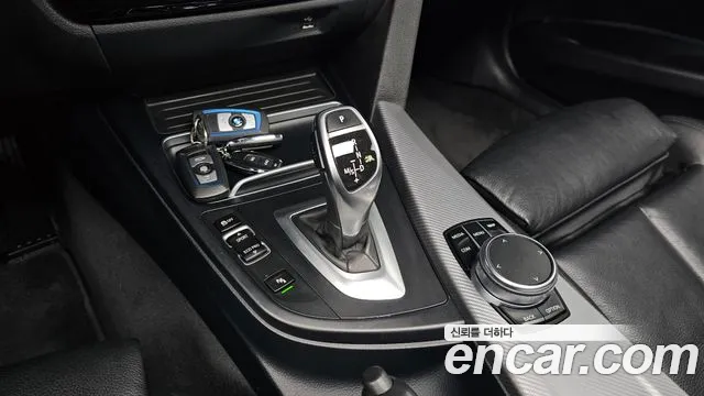 BMW 3-Series 2018 thumb 8