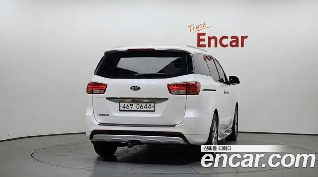 Kia Carnival 2016 thumb 4