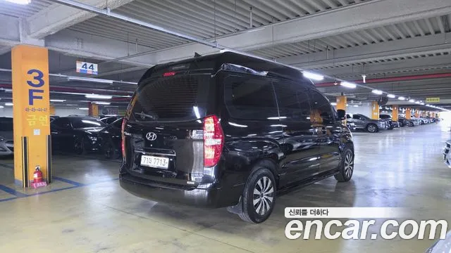 Hyundai Starex 2015 thumb 2