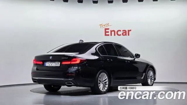 BMW 5-Series 2023 thumb 2