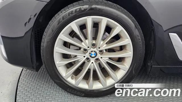 BMW 5-Series 2023 thumb 5