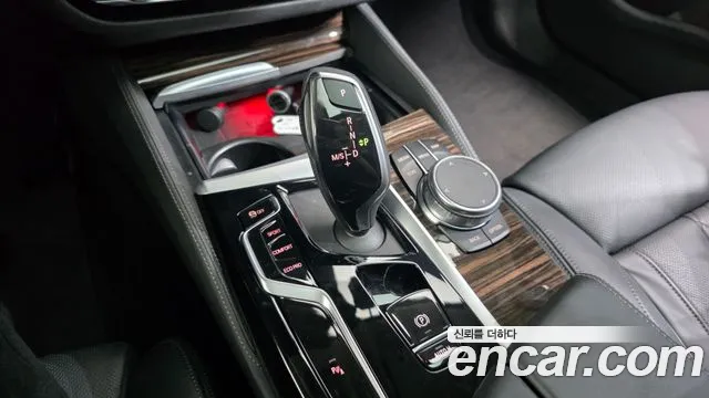 BMW 5-Series 2023 thumb 9