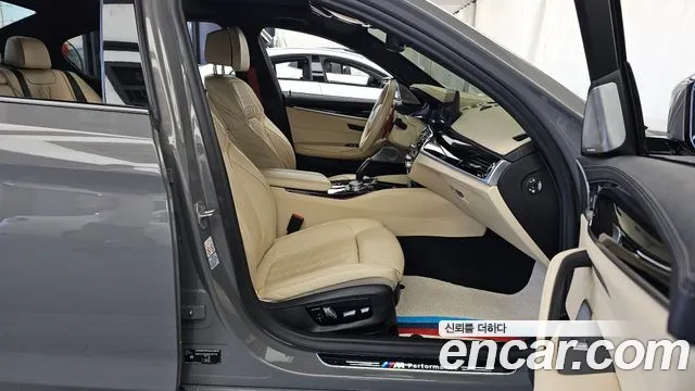 BMW 5-Series 2021 thumb 11