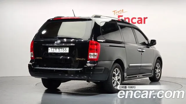 Kia Carnival 2014 thumb 2