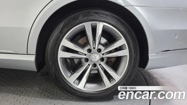 Mercedes-Benz E-Класс 2015 thumb 5