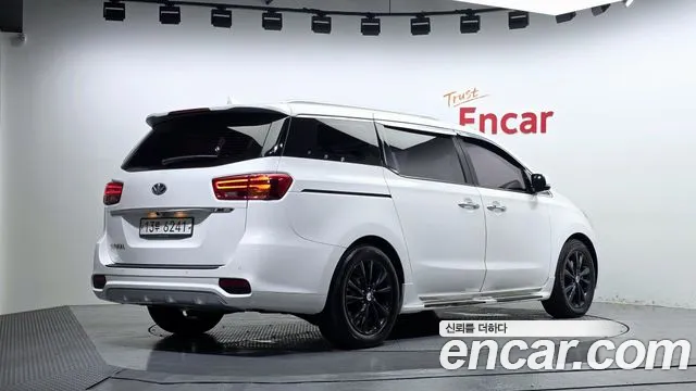 Kia Carnival 2019 thumb 3