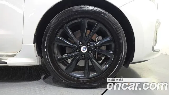Kia Carnival 2019 thumb 5