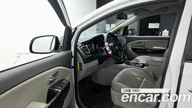 Kia Carnival 2019 thumb 11