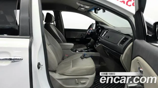 Kia Carnival 2019 thumb 12