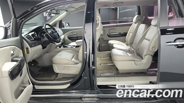 Kia Carnival 2014 thumb 6