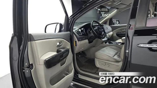 Kia Carnival 2014 thumb 10