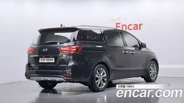 Kia Carnival 2019 thumb 2