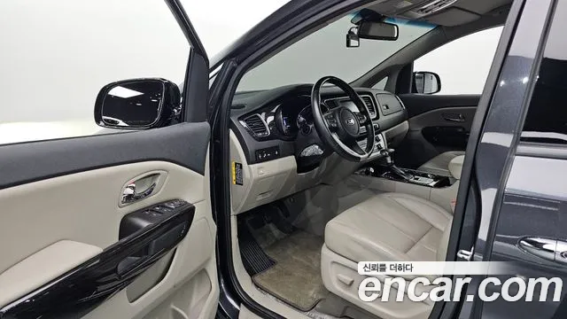 Kia Carnival 2019 thumb 10