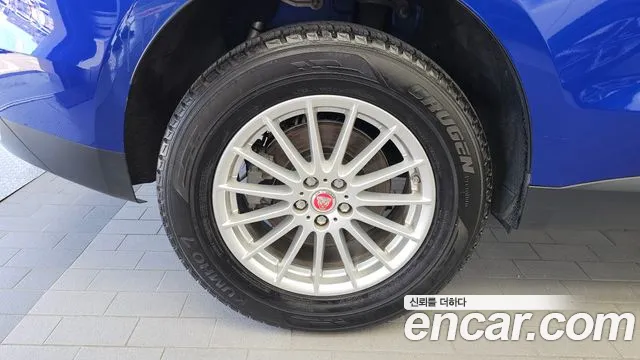 Jaguar F-Pace 2018 thumb 5