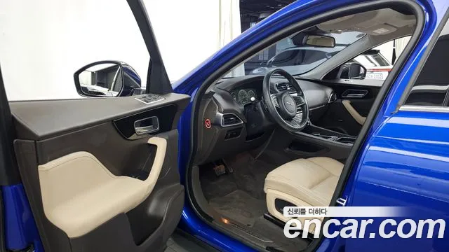 Jaguar F-Pace 2018 thumb 10