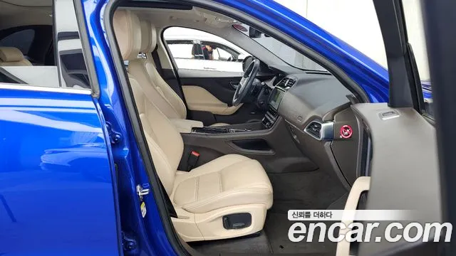 Jaguar F-Pace 2018 thumb 11