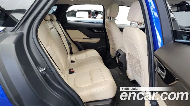 Jaguar F-Pace 2018 thumb 12