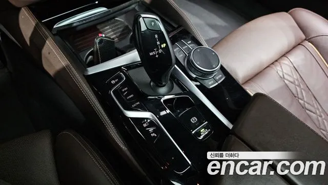 BMW 5-Series 2022 thumb 9