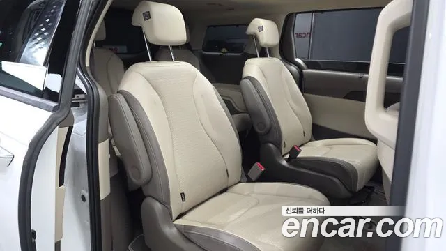 Kia Carnival 2024 thumb 11