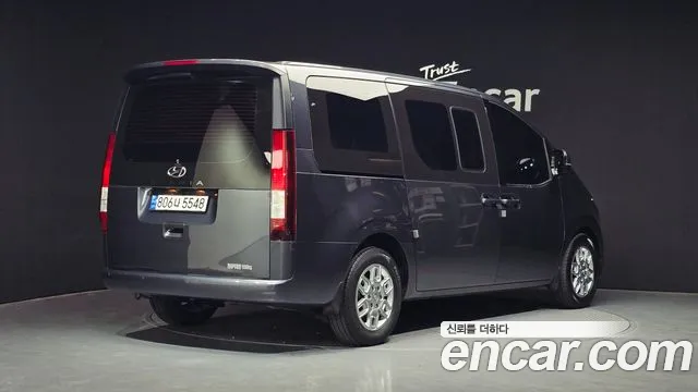 Hyundai Staria 2023 thumb 2