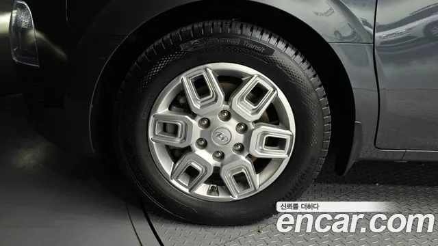 Hyundai Staria 2023 thumb 5