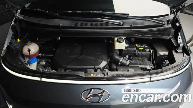 Hyundai Staria 2023 thumb 6