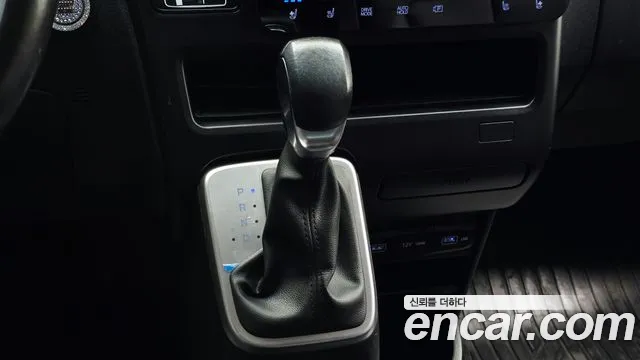 Hyundai Staria 2023 thumb 9