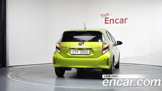 Toyota Prius 2018 thumb 4