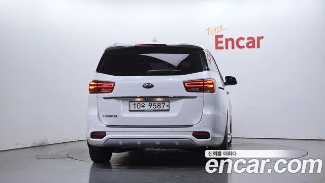 Kia Carnival 2019 thumb 3
