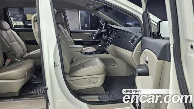 Kia Carnival 2019 thumb 10