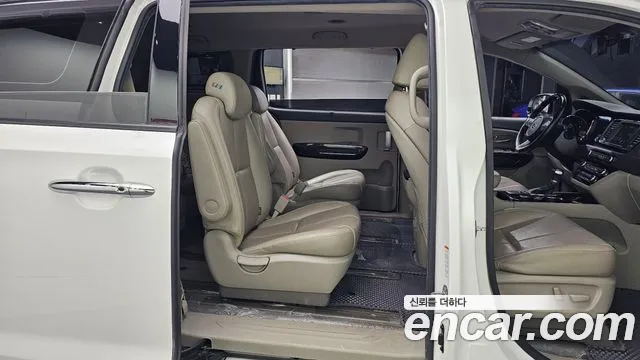 Kia Carnival 2019 thumb 11
