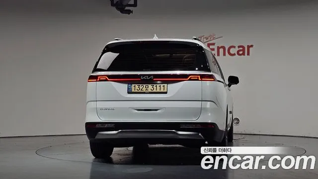Kia Carnival 2022 thumb 3