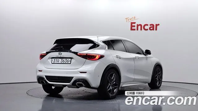 Infiniti Q30 2019 thumb 2