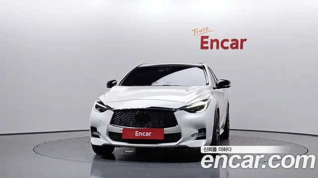 Infiniti Q30 2019 thumb 3