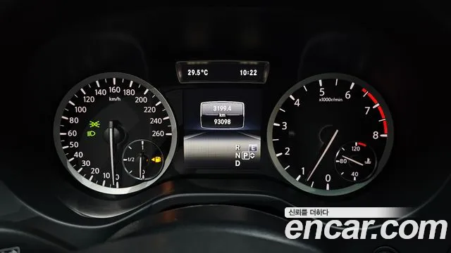 Infiniti Q30 2019 thumb 8