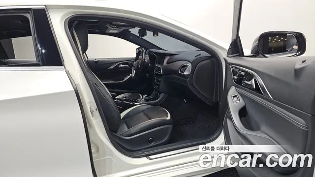 Infiniti Q30 2019 thumb 11