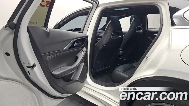 Infiniti Q30 2019 thumb 12