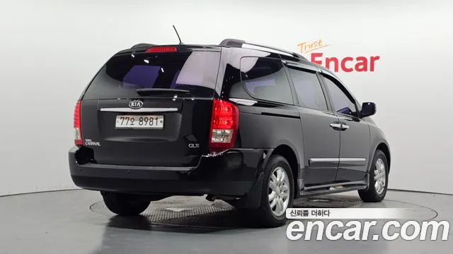 Kia Carnival 2012 thumb 2
