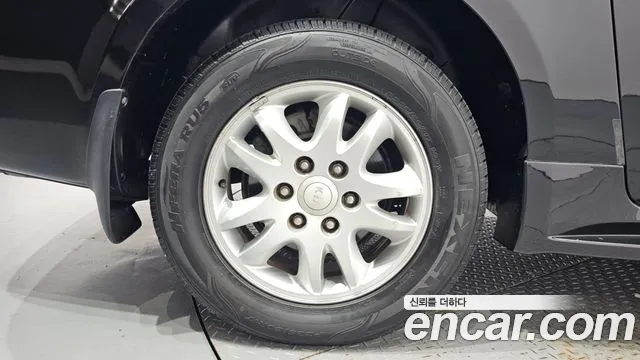 Kia Carnival 2012 thumb 5