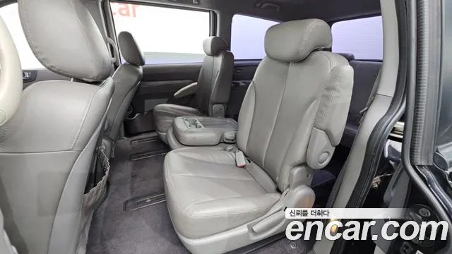 Kia Carnival 2012 thumb 12