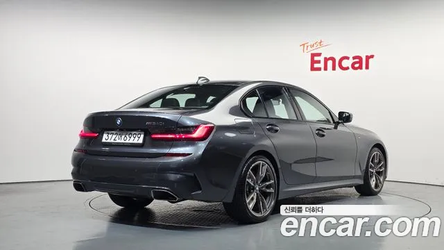 BMW 3-Series 2021 thumb 2