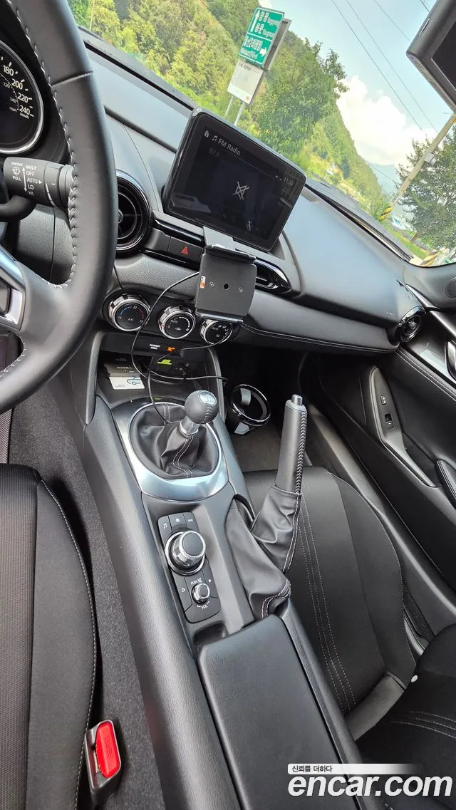 Mazda MX-5 Miata 2022 thumb 2