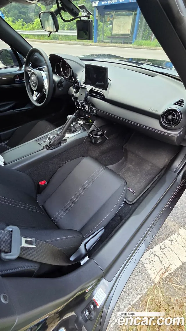 Mazda MX-5 Miata 2022 thumb 3