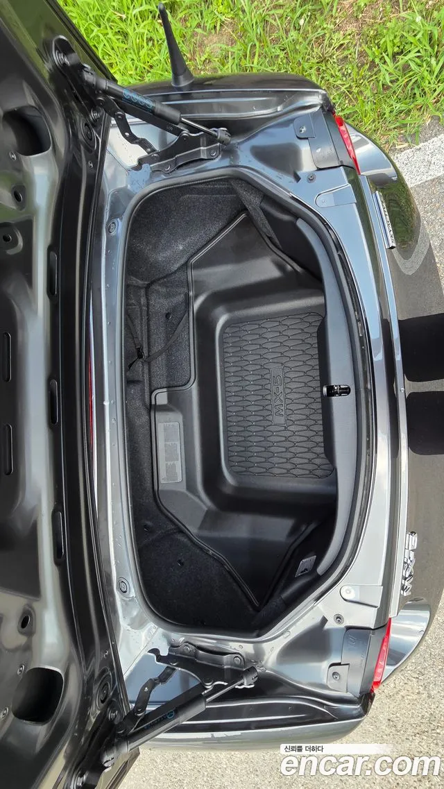 Mazda MX-5 Miata 2022 thumb 5