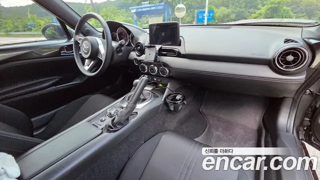 Mazda MX-5 Miata 2022 thumb 10