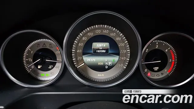 Mercedes-Benz E-Класс 2016 thumb 8