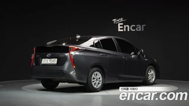 Toyota Prius 2017 thumb 2
